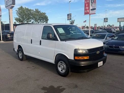 Used 2019 Chevrolet Express 3500 w/ Driver Convenience Package RWD image 3