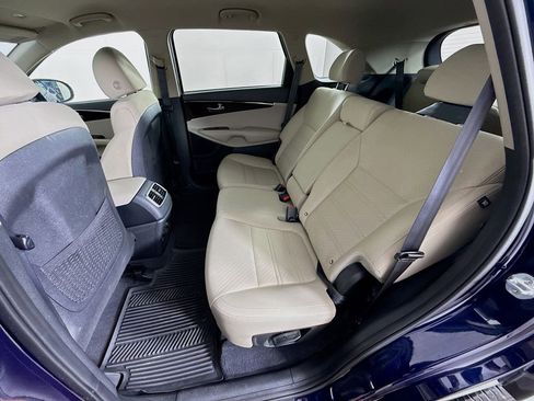 Used 2020 Kia Sorento LX image 28