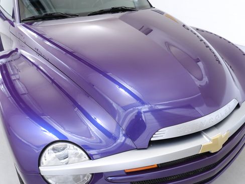 Used 2003 Chevrolet SSR w/ Preferred Equipment Group image 12