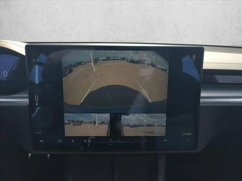 Used 2021 Tesla Model S Plaid image 11