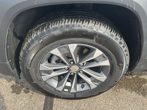 Used 2025 Chevrolet Equinox LT w/ Convenience Package II AWD/4WD image 9