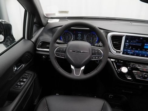 New 2026 Chrysler Pacifica Select FWD image 19