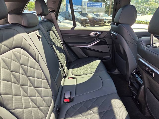 Used 2025 BMW X5 xDrive40i w/ M Sport Package AWD/4WD image 31