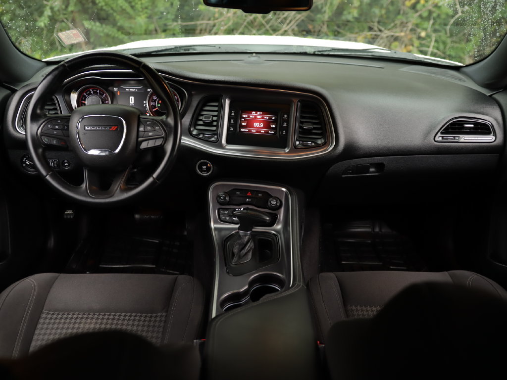 Used 2016 Dodge Challenger SXT RWD image 17