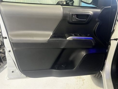 Used 2020 Toyota Tacoma SR5 image 8