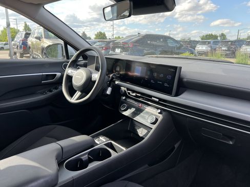 Used 2025 Hyundai Sonata SEL FWD image 17