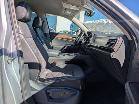 Used 2024 Volkswagen Atlas SE AWD/4WD image 32