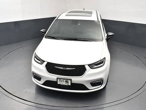 New 2026 Chrysler Pacifica Select AWD/4WD image 14