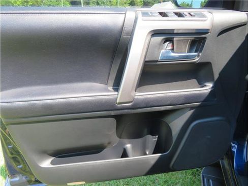 Used 2019 Toyota 4Runner SR5 AWD/4WD image 12