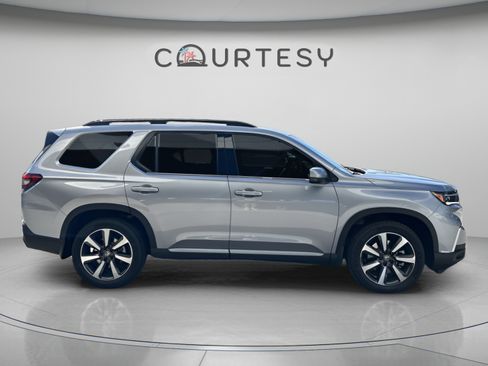 Certified 2025 Honda Pilot Touring image 7