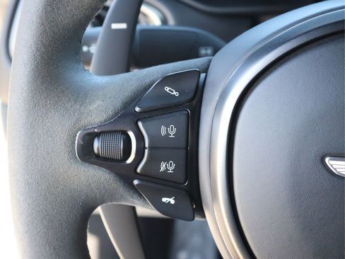 Used 2022 Aston Martin V8 Vantage Roadster image 12