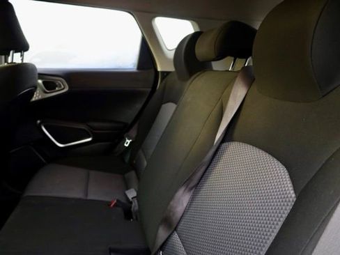 Used 2024 Kia Soul LX image 31