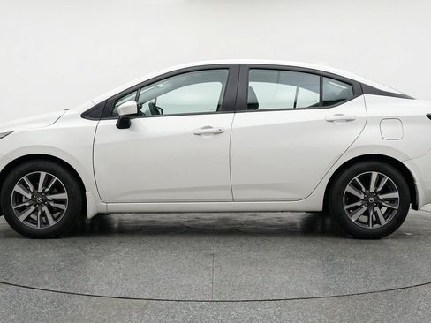 Used 2025 Nissan Versa SV FWD image 5