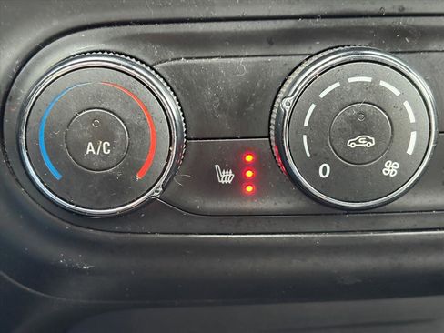 Used 2024 Chevrolet Trax LS w/ LS Convenience Package image 12