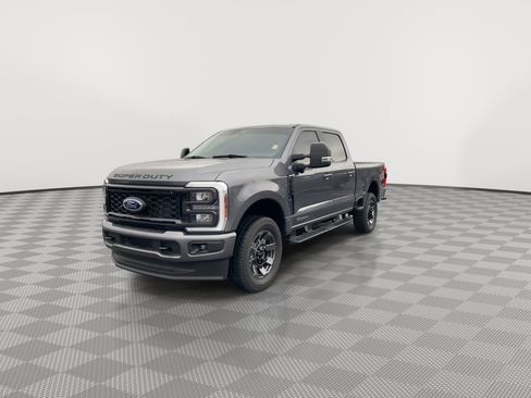 Used 2024 Ford F250 Lariat w/ Sport Appearance Package image 4