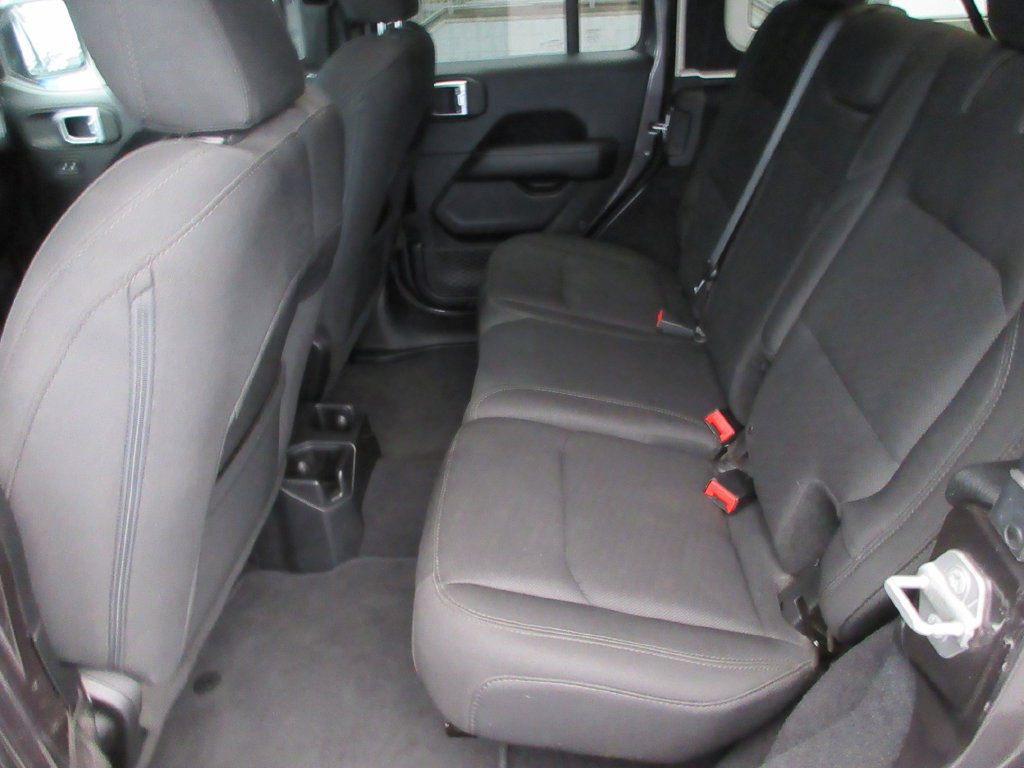 Used 2018 Jeep Wrangler Unlimited Sahara w/ Safety Group AWD/4WD image 15