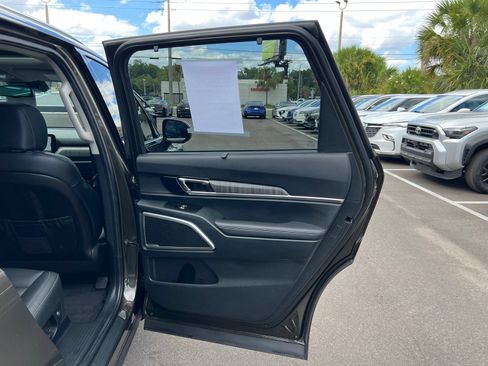 Used 2025 Kia Telluride EX w/ EX Captain's Chair Package FWD image 55