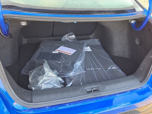 New 2027 Nissan Sentra SR w/ Floor Mat Package FWD image 10