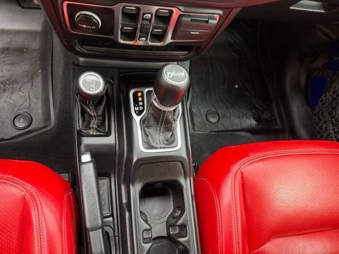 Used 2020 Jeep Wrangler Unlimited Sahara w/ Uconnect 4C Nav & Sound Group AWD/4WD image 26