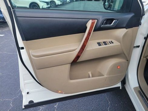 Used 2013 Toyota Highlander Limited FWD image 16