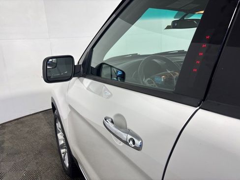Used 2014 Ford Explorer XLT w/ Equipment Group 202A image 30