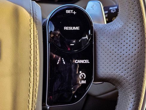 Used 2018 Land Rover Range Rover Velar R-Dynamic SE image 22