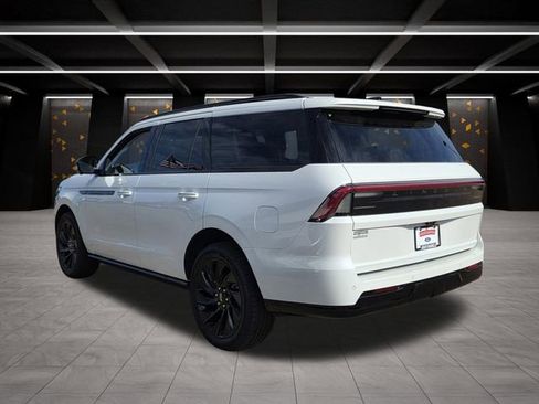New 2026 Lincoln Navigator Reserve w/ Jet Appearance Package image 3