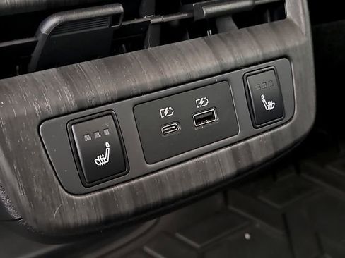 Used 2023 Nissan Ariya FWD image 12