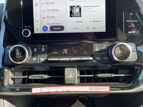 New 2026 Toyota Highlander XLE image 9