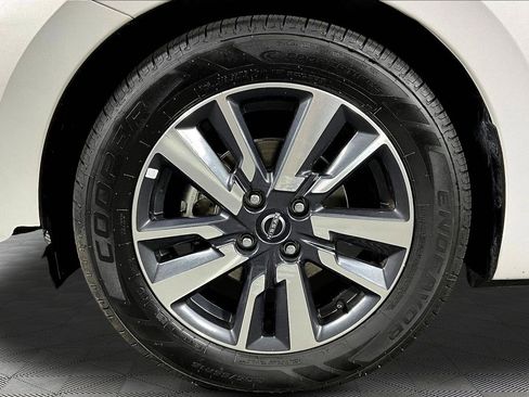 Certified 2023 Nissan Versa SV FWD image 33