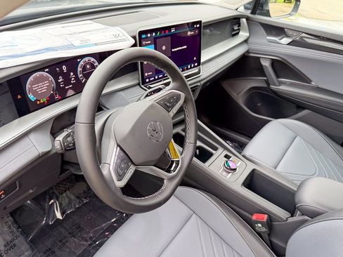 New 2026 Volkswagen Tiguan SE image 11