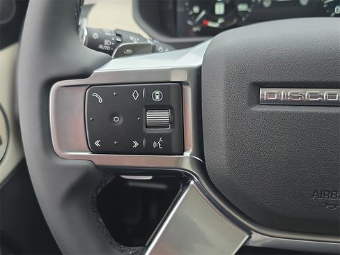 New 2026 Land Rover Discovery Limited Edition image 19