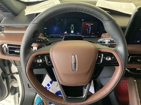 Certified 2025 Lincoln Aviator Reserve w/ Equipment Group 201A image 30