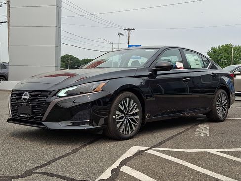 New 2026 Nissan Altima 2.5 SV FWD image 2