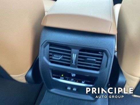 New 2023 BMW 330i Sedan w/ Convenience Package RWD image 15