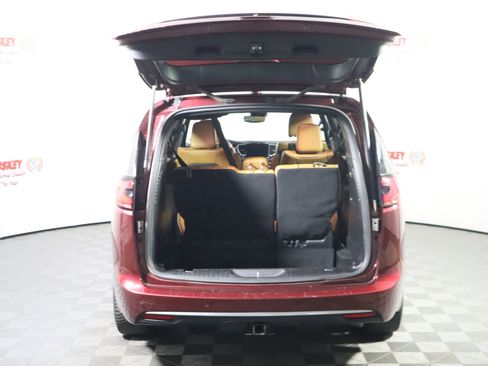Used 2022 Chrysler Pacifica Pinnacle AWD/4WD image 13