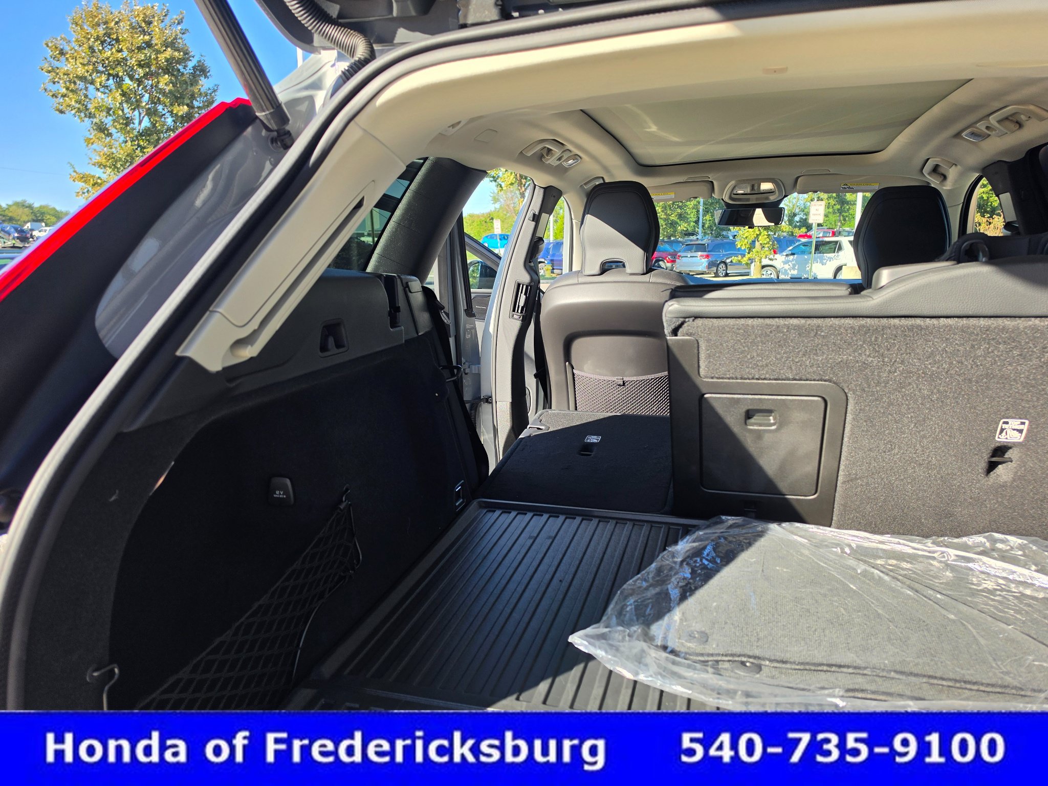 Used 2025 Volvo XC60 T8 Plus w/ Protection Package Premier AWD/4WD image 35