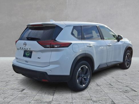 Used 2024 Nissan Rogue SV FWD image 5