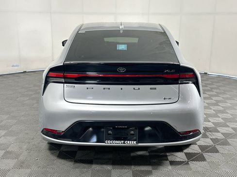 Used 2023 Toyota Prius XLE FWD image 4