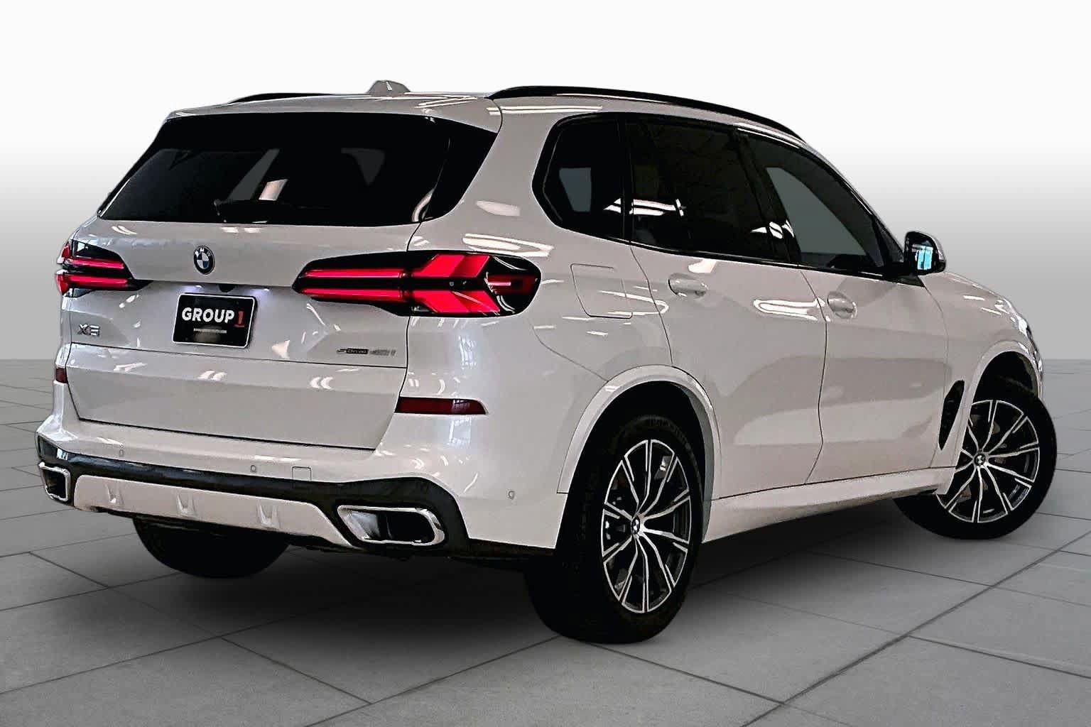 Used 2025 BMW X5 sDrive40i w/ Executive Package RWD image 12