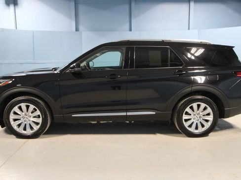 Used 2025 Ford Explorer Platinum w/ LUX Leather Package AWD/4WD image 30