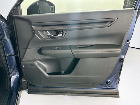 Used 2025 Honda CR-V LX image 28