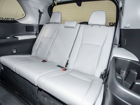 Used 2025 Toyota Grand Highlander AWD image 16
