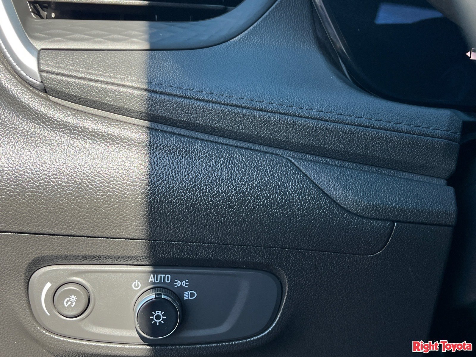 Used 2024 Buick Encore GX Sport Touring FWD image 31