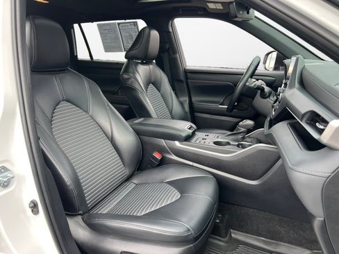 Used 2023 Toyota Highlander XSE image 9