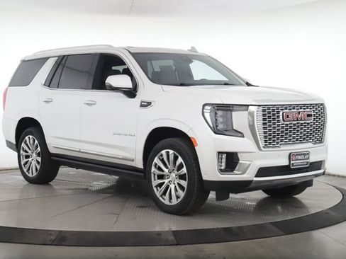 Used 2024 GMC Yukon Denali w/ Advanced Technology Package AWD/4WD image 2