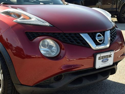Used 2015 Nissan Juke S FWD image 23