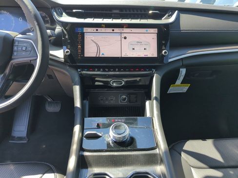 New 2026 Jeep Grand Cherokee Limited w/ Luxury Tech Group II AWD/4WD image 25