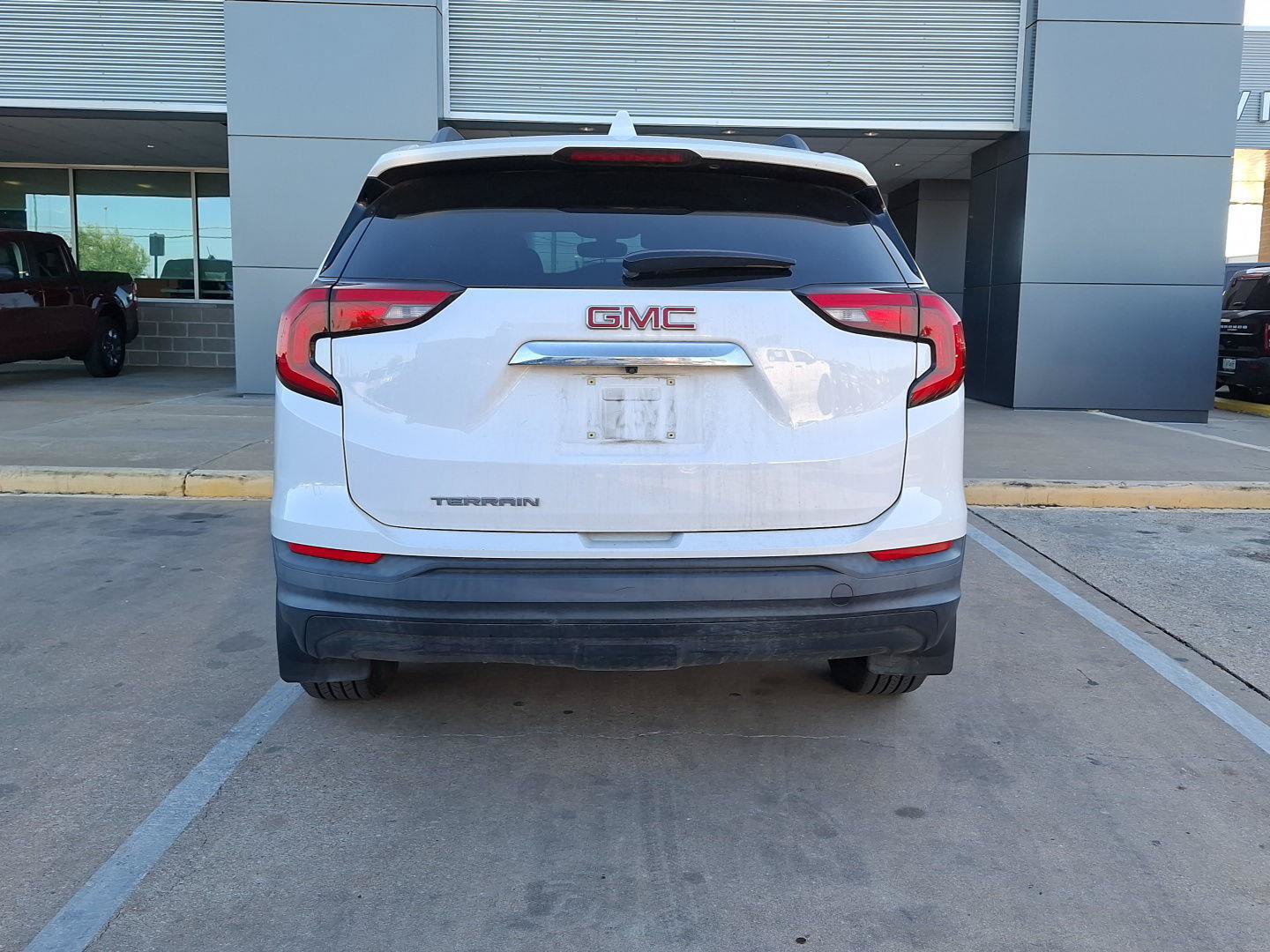 Used 2018 GMC Terrain SLE w/ Driver Convenience Package FWD image 9