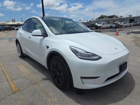 Used 2023 Tesla Model Y Long Range AWD/4WD image 3